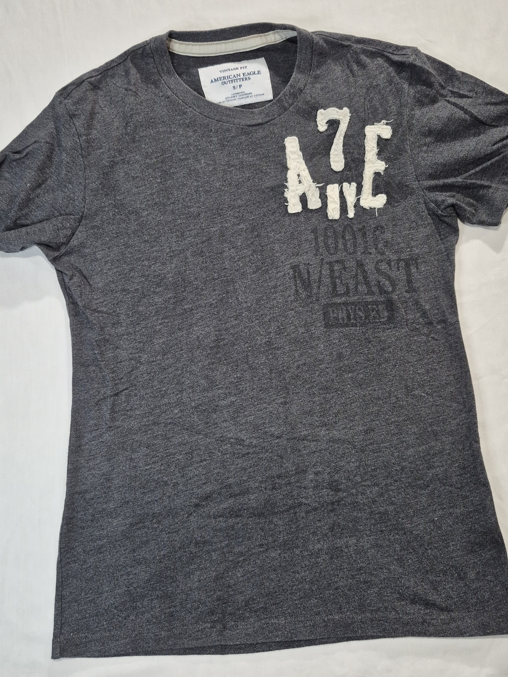 American Eagle Outfitters Dark Heather Gray Short Sleeve Tee with White Applique